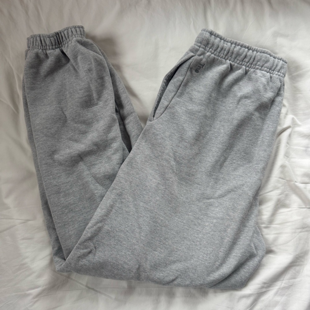 Aritzia TNA Sweatpants grey